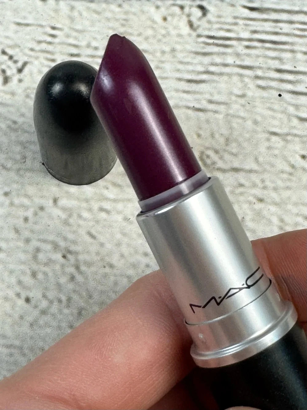 MAC Cosmetics Cremesheen Lipstick Quelle Surprise